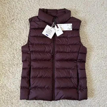 미사용 새상품 유니클로 울트라 라이트 다운 베스트 와인 경량 나일론 인기