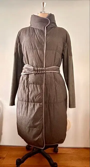 Brunello Cucinelli 새상품급 매우 가벼운! 다운 코트