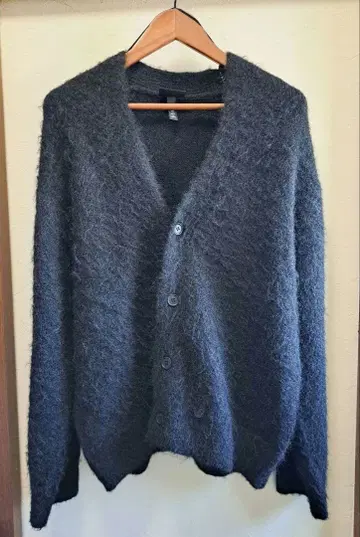 새상품급 H&M 루즈핏 퍼 가디건 S 사이즈 블랙 남성용