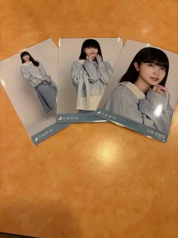 노기자카46 브로마이드 카라 부착 코디 컴프 쿠보 시오리