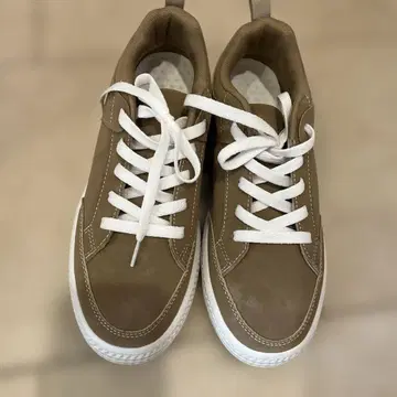 브라운 합성 피혁 로우컷 스니커즈 25.5