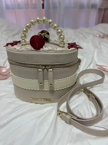 Maison de FLEUR 케이크형 펄 핸들 백