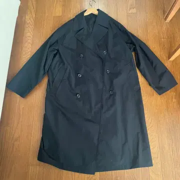 블랙 더블 브레스트 트렌치코트