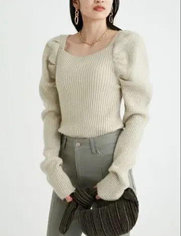 Mila Owen 스퀘어넥 볼륨 슬리브 니트