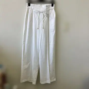 새상품 auief 턱 세미 와이드 팬츠