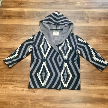 지오메트릭 패턴 후드 부착 가디건