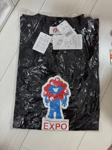 미야쿠미야쿠 OSAKA KANSAI JAPAN EXPO 블랙 컬러 T셔츠