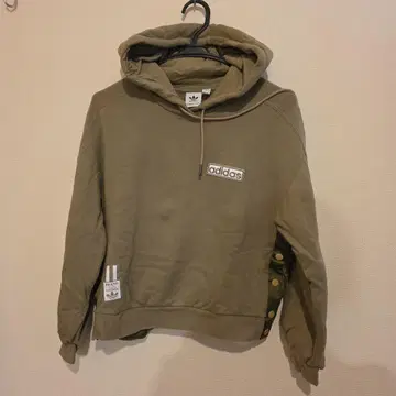 adidasOriginals 카키 후드티 버튼 포함