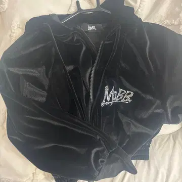 MOBB 블랙 벨벳 후드티