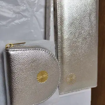 새상품 미사용 황궁 어소 국화 문양 장지갑과 동전 지갑 실버 은색