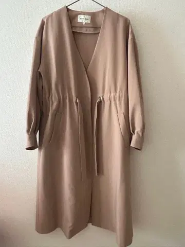 ROSE BUD 베이지 노카라 코트 F