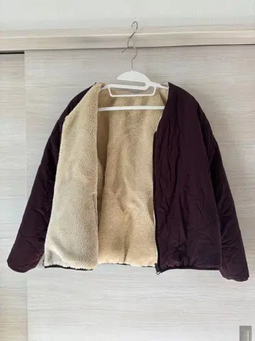 렙심 LEPSIM 리버서블 화이트 컬러 보아 보라색 자켓 M 사이즈