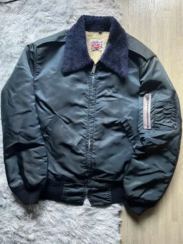 [ 오늘 중으로만 가격 인하 ] 90s MA-1 자켓 보아 카라 부착