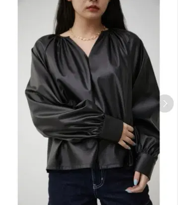 AZUL BY MOUSSY 가죽 블라우스 긴팔