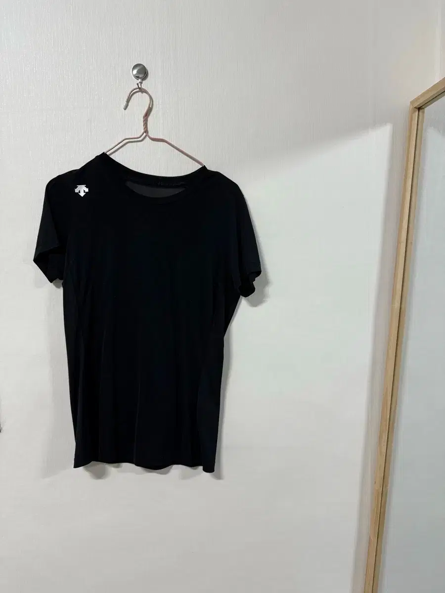 Descente Black Short-Sleeve T-shirt