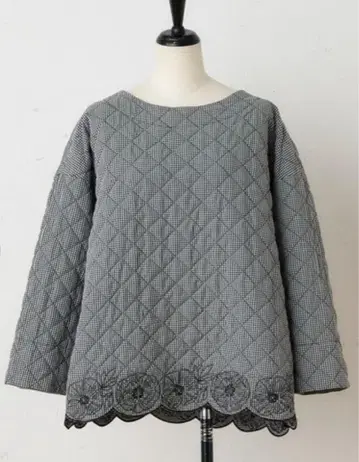 BEARDSLEY 비어즐리 퀼팅 깅엄 체크 밑단 스칼라 블라우스