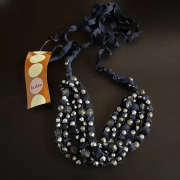 Boden 네이비 리본과 비즈의 목걸이