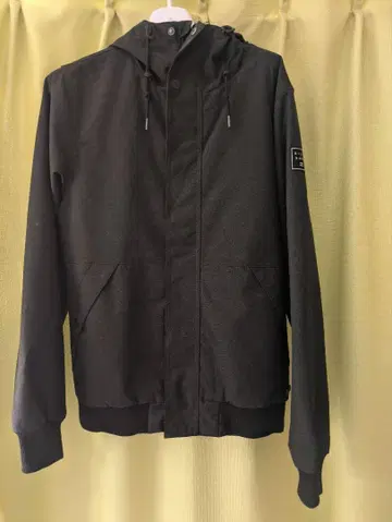 빌라봉 후드 부착 블랙 자켓