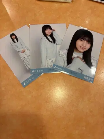 노기자카46 브로마이드 카라 부착 코디 컴프 우미베 아카리