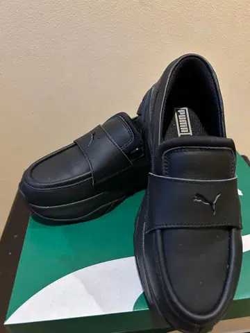 PUMA 블랙 로퍼 합성 피혁