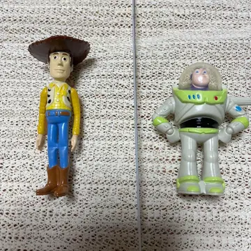 우디와 버즈 라이트이어 피규어