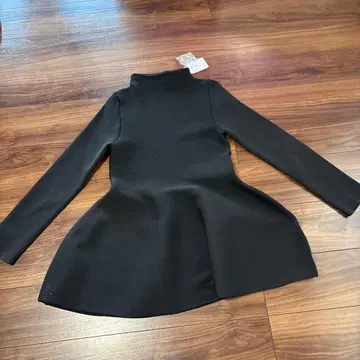 블랙 터틀넥 플레어 원피스 chico