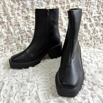 by 키다리 아저씨 통굽 숏부츠 사이드 지퍼 스트레치 블랙