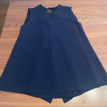 FOXEY NEW YORK 네이비 슬리브리스