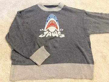 유니버셜 스튜디오 상어 그레이 긴팔 니트