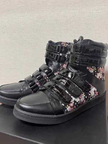 레어템 DEGNER 데그너 카잔 헬로키티 일본풍 패턴 벚꽃 패턴 스니커즈