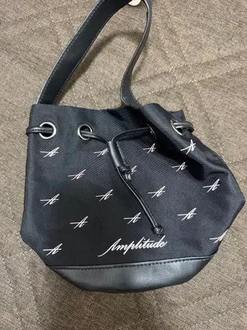 Amplitude 블랙 복조리 파우치