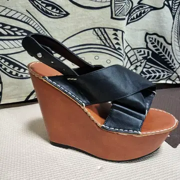 SLY 크로스 스트랩 웨지 샌들 블랙