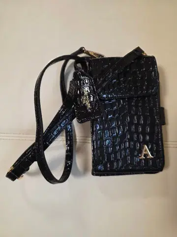크로커다일 패턴 스마트폰 숄더백 블랙