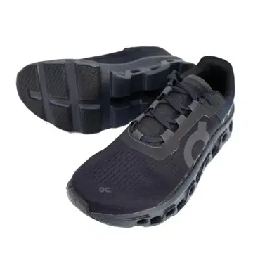 On 블랙 러닝화 61-99025