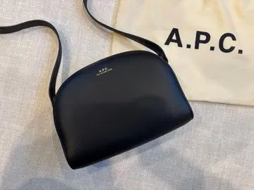 [ 새상품급 ] A.P.C 하프문 숄더백 블랙 수납 가방 포함