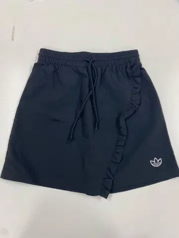 adidas 프릴 미니 스커트 블랙