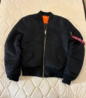 ALPHA INDUSTRIES MA-1 플라이트 자켓 블랙