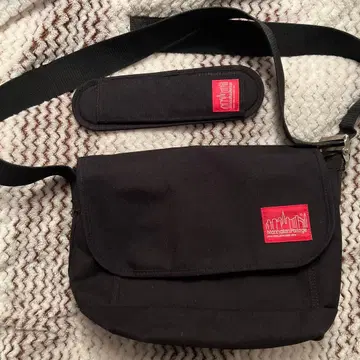 Manhattan Portage 블랙 숄더백