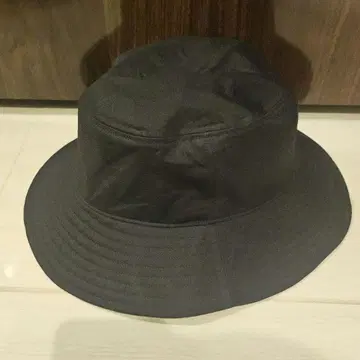 UNIVERSAL PRODUCTS. 블랙 버킷 햇 1LDK