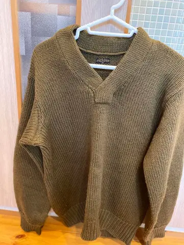 V넥 니트 올리브색 TYPE A-1