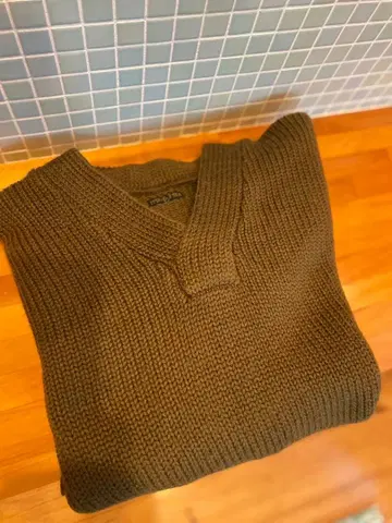 V넥 니트 올리브색 TYPE A-1