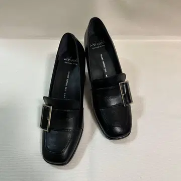 with width 스퀘어토 로퍼 비트 금장 장식 블랙 23cm