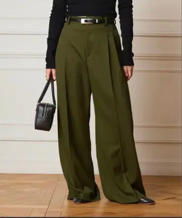 [ 새상품급 ] IENA LA BOUCLE 사이드턱 스트레이트 팬츠