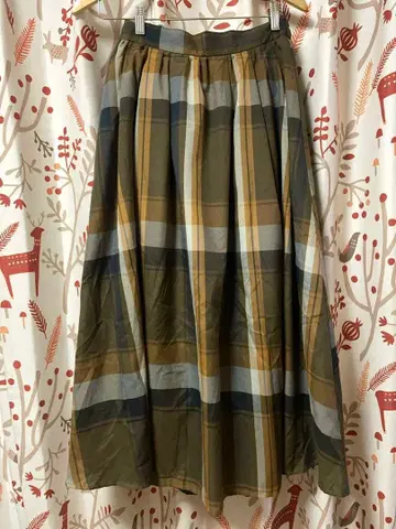 새상품 브라운 계열 체크 무늬 플레어 롱 스커트 LL 허리밴딩