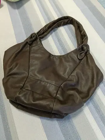 천연 가죽 백 스톤 크루아상 미디엄 백 stone 가죽