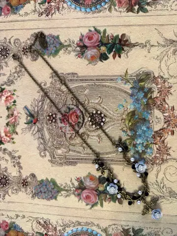MICHAL NEGRIN 미하엘 네그린 흰 꽃 목걸이