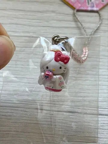 헬로키티 후쿠오카 한정판 하카타 인형 버전 스트랩1