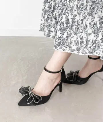 RANDA 리본 포함 블랙 하이힐