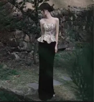 [ 새상품 ] 스트랩리스 코르셋 칼라 드레스 블랙 페플럼 드레스