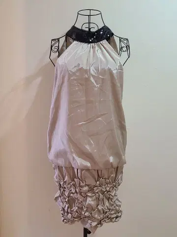 미사용, 택 포함 [ Q luxe ] 베이지 골드 파티 드레스